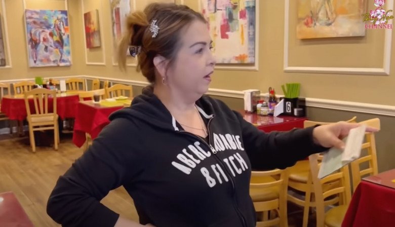 img srchttps://cdn.eva.vn/upload/2-2022/images/2022-04-19/lo-dien-vo-2-nguoi-lai-cua-bo-ruot-be-xuan-mai-om-cham-lay-le-giang-khi-gap-mat-canh4-1650365740-55-width780height435.jpg width660 /