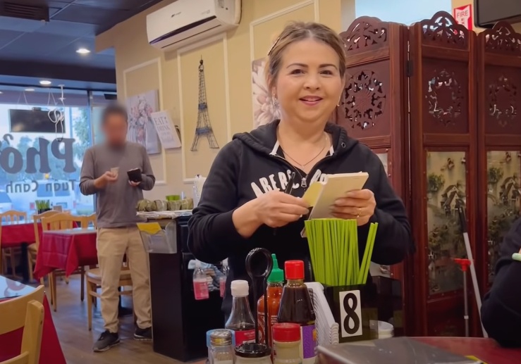 Lộ diện vợ 2 người lai của bố ruột amp;#34;bé Xuân Maiamp;#34;, ôm chầm lấy Lê Giang khi gặp mặt - 6