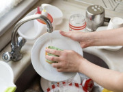 Sức khỏe - Dùng bao đồ bổ gan mà hay rửa bát đũa kiểu này thì cũng công cốc, nhiều người trẻ mắc