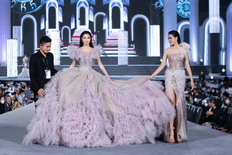 Dropping the skirt frame right on the live broadcast, Thanh Hoa beauty received a paradoxical reaction from the people - 5