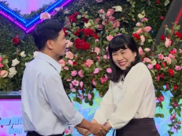 Tìm vợ lần 2, ông chủ tiệm kim hoàn U50 chơi lớn tặng nàng chiếc nhẫn to khi gặp mặt