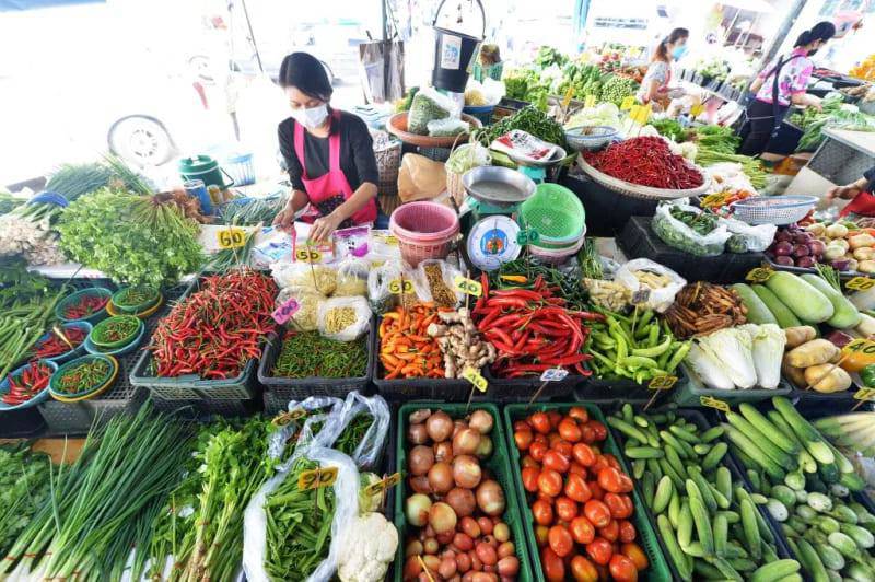 Quốc gia giàu mạnh của châu Á cũng khủng hoảng, dân đi chợ không dám mua rau vì quá đắt - 1
