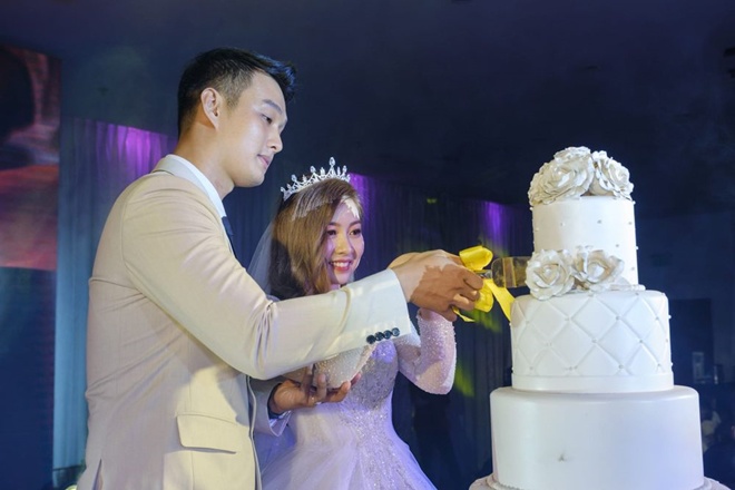 The couple had a marriage proposal that made Vietnamese stars cry suddenly showing off their beloved daughter amp;#34;unlike her motheramp;#34;  - ten