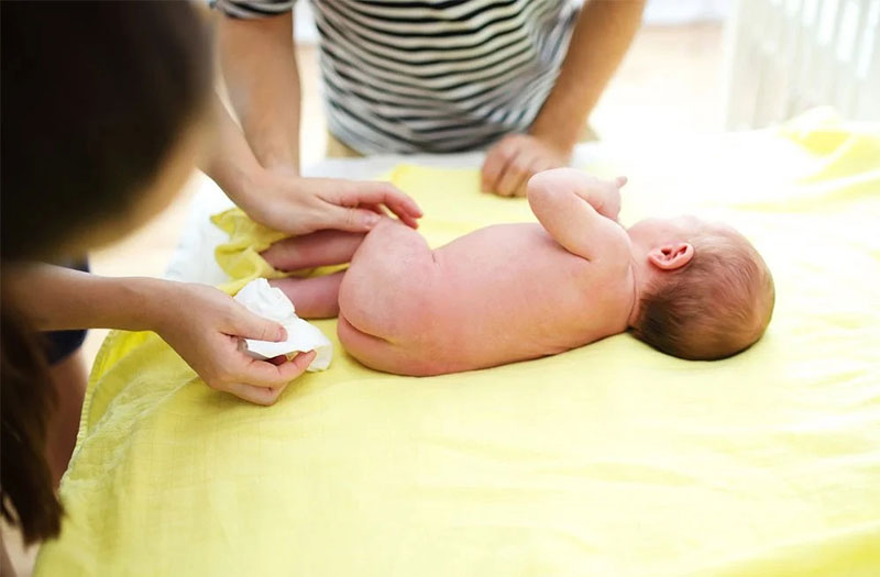 Should babies have foamy stools to worry about?  - 4