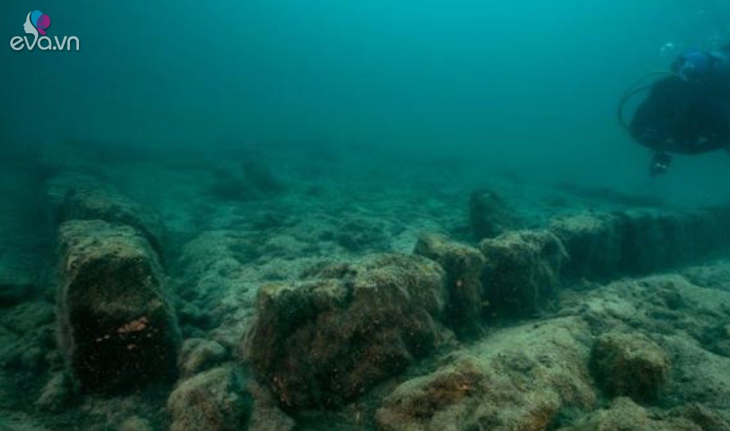 Detecting an underwater ghost city, in the middle of an 84,000-year-old crater