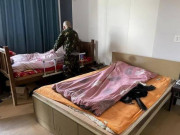 Tin tức - Người đàn ông sống chung phòng với mẹ ruột suốt 28 năm, sự thật phía sau rơi nước mắt