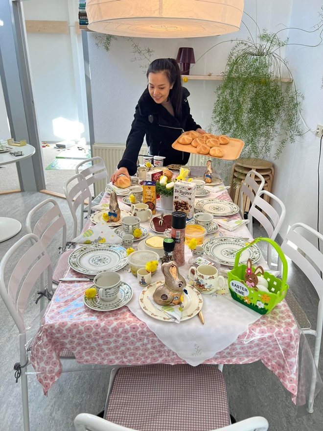 Going to her beautiful husband's hometown, Ly Thanh Thao enjoys the dining table amp;#34;baby faintamp;#34;  mother-in-law prepares - 7