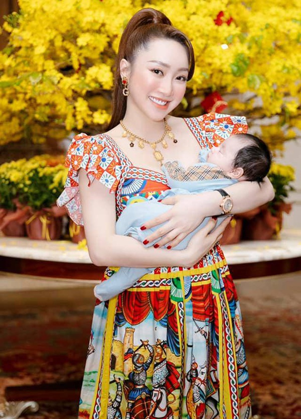 No longer chubby, Chi Bao's CEO's wife