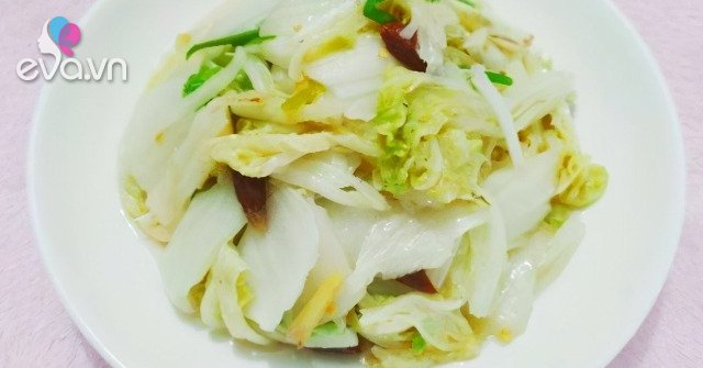 Stir-fry cabbage into a lot of water and lose its taste, add another step and the vegetables are not too wet and crispy