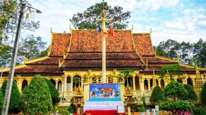 Admire the ancient beauty of Southern Khmer temples in Tra Vinh - 9