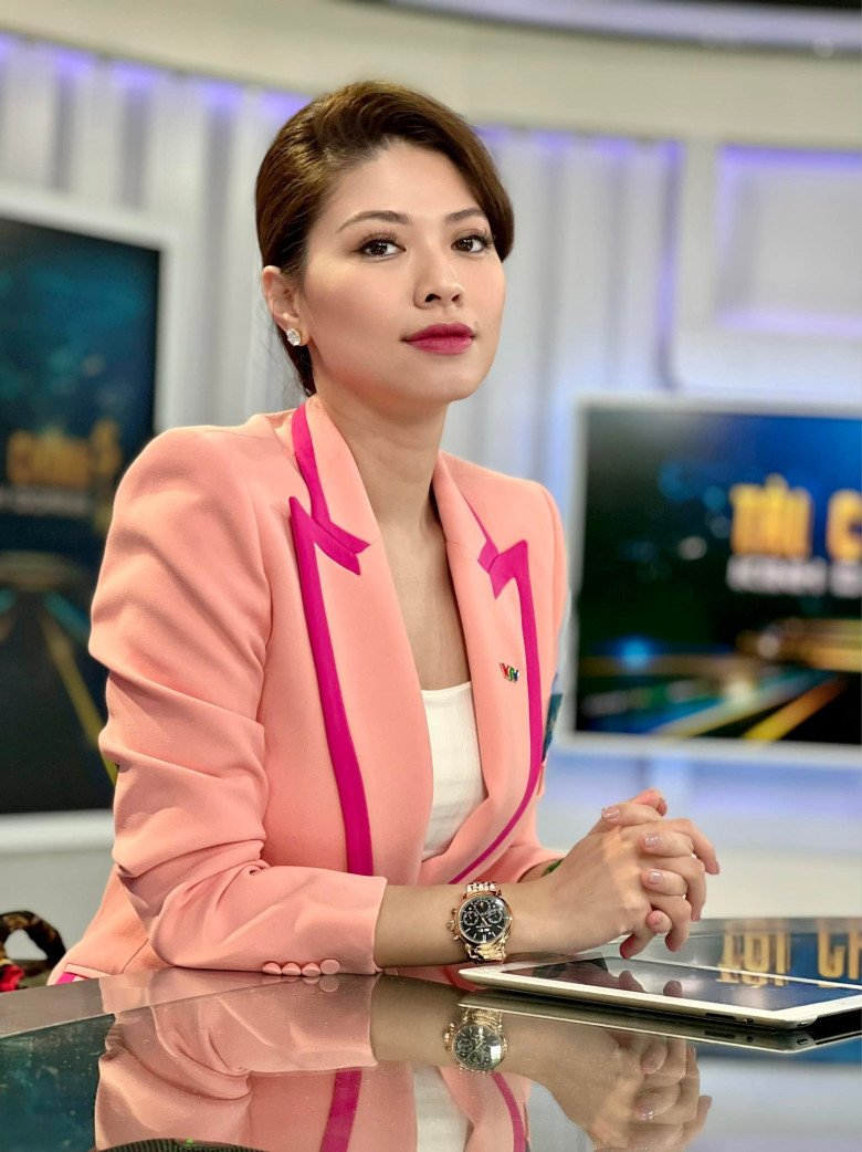 BTV VTV Ngoc Trinh shows off her long and straight-legged daughter, good at ballet dancing as well as respectable people in the profession - 1
