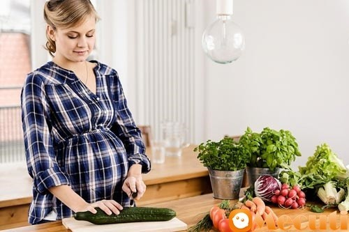 Pregnant women with constipation should eat what to quickly recover?  - 3
