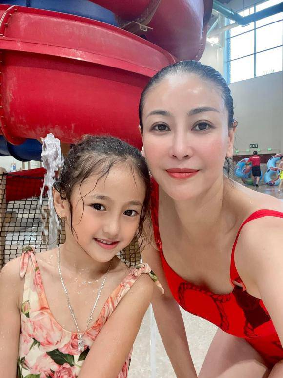Jennifer Phạm, Hà Kiều Anh bỉm sữa đưa 3 con đi du lịch nhưng vẫn đẹp sang chảnh - 11