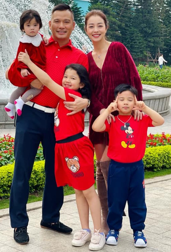 Jennifer Phạm, Hà Kiều Anh bỉm sữa đưa 3 con đi du lịch nhưng vẫn đẹp sang chảnh - 1