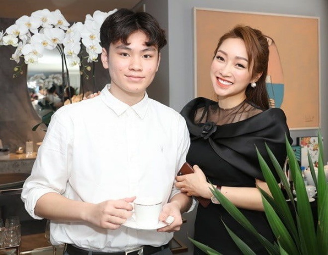 Vietnamese stars are blessed to marry a skillful young wife, close to both ex-wife and stepchild - 7