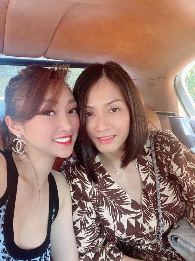 Vietnamese stars are blessed to marry a skillful young wife, close to both ex-wife and stepchild - 8