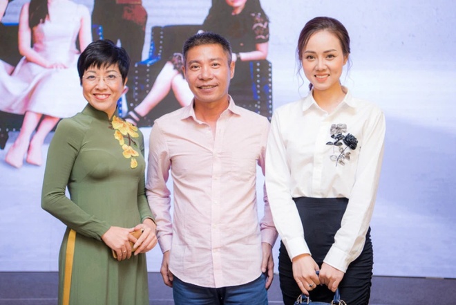 Vietnamese stars are blessed to marry a skillful young wife, close to both ex-wife and stepchild - 3