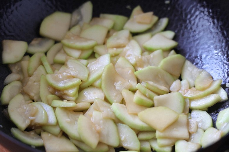 This fruit is in season to stir-fry, it's sweet and cool, it's still delicious without meat - 6