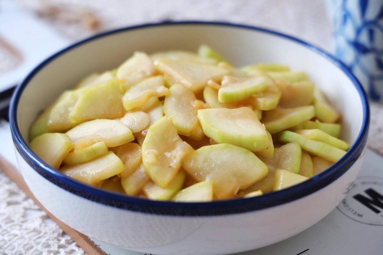 This fruit is in season to stir-fry, it's sweet and cool, it's still delicious without meat - 7