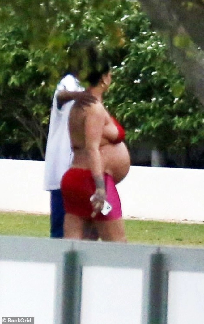 Rihanna was pregnant when her boyfriend was suddenly arrested, the police broke the door to the house - 7