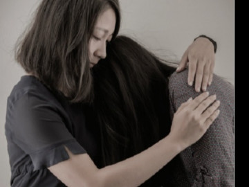 Nữ thư ký giỏi sếp giao việc gì cũng làm, bỗng có dấu hiệu lạ phải đi khám tâm thần