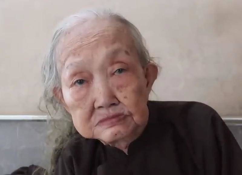 An 85-year-old woman in Ben Tre has 6m2 long hair, has not washed for 66 years - 3