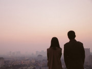 Tin tức - Vợ sắp cưới rủ lên đồi, bảo nhắm mắt có "quà bất ngờ", chàng trai tá hỏa với sự thật