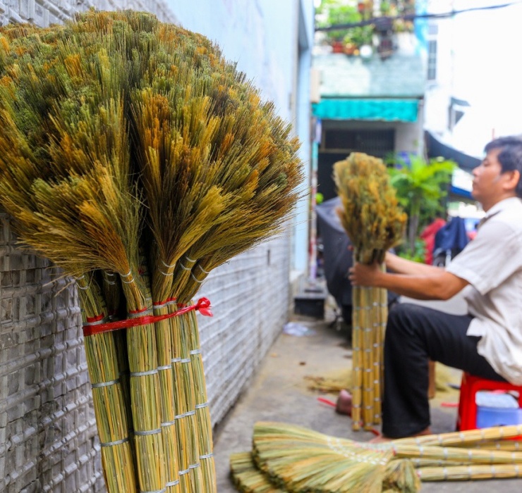 Công việc hái đót đã mang thêm nguồn thu nhập cho các gia đình địa phương trong khoảng thời gian khó khăn do dịch bệnh.