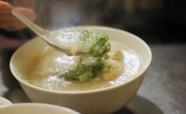 Trái chín già không ai hái nay trở thành đặc sản ngon, đắt hàng ở thành phố, 150.000 đồng / kg - 3 quả