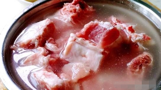 Don't wash the ribs with cold water, add this little trick to get rid of all the dirt on the meat - 1