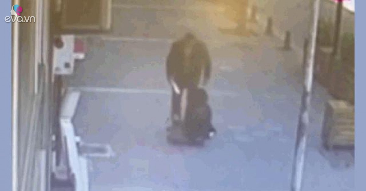 Assaulting his ex-wife in the middle of the street, the man was knocked down by the people