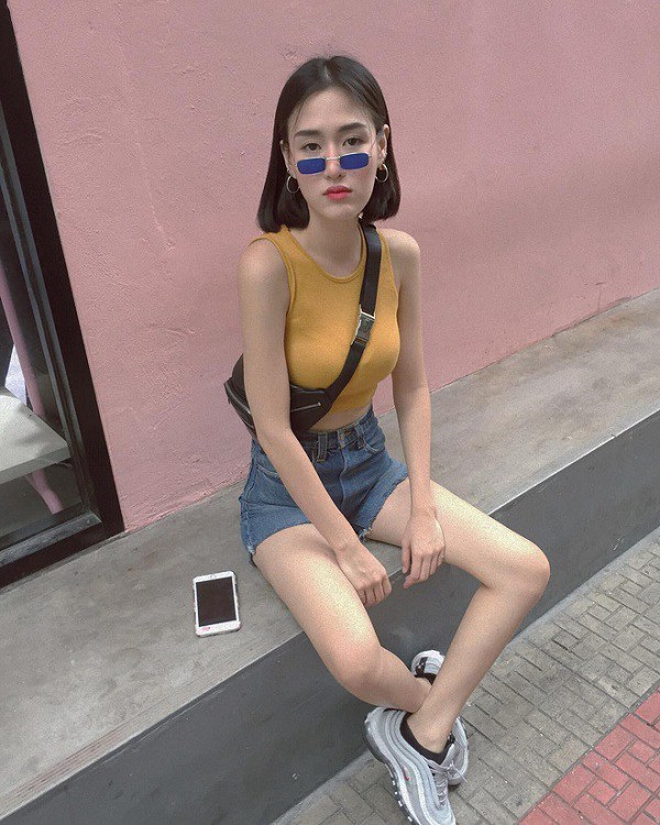 With only simple jeans shorts, Vietnamese - Korean beauties can still mix luxury outfits - 14