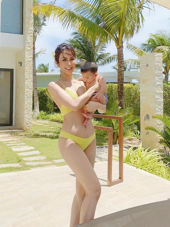 Diep Lam Anh shows off her beautiful figure in a bikini with two weird children - 6