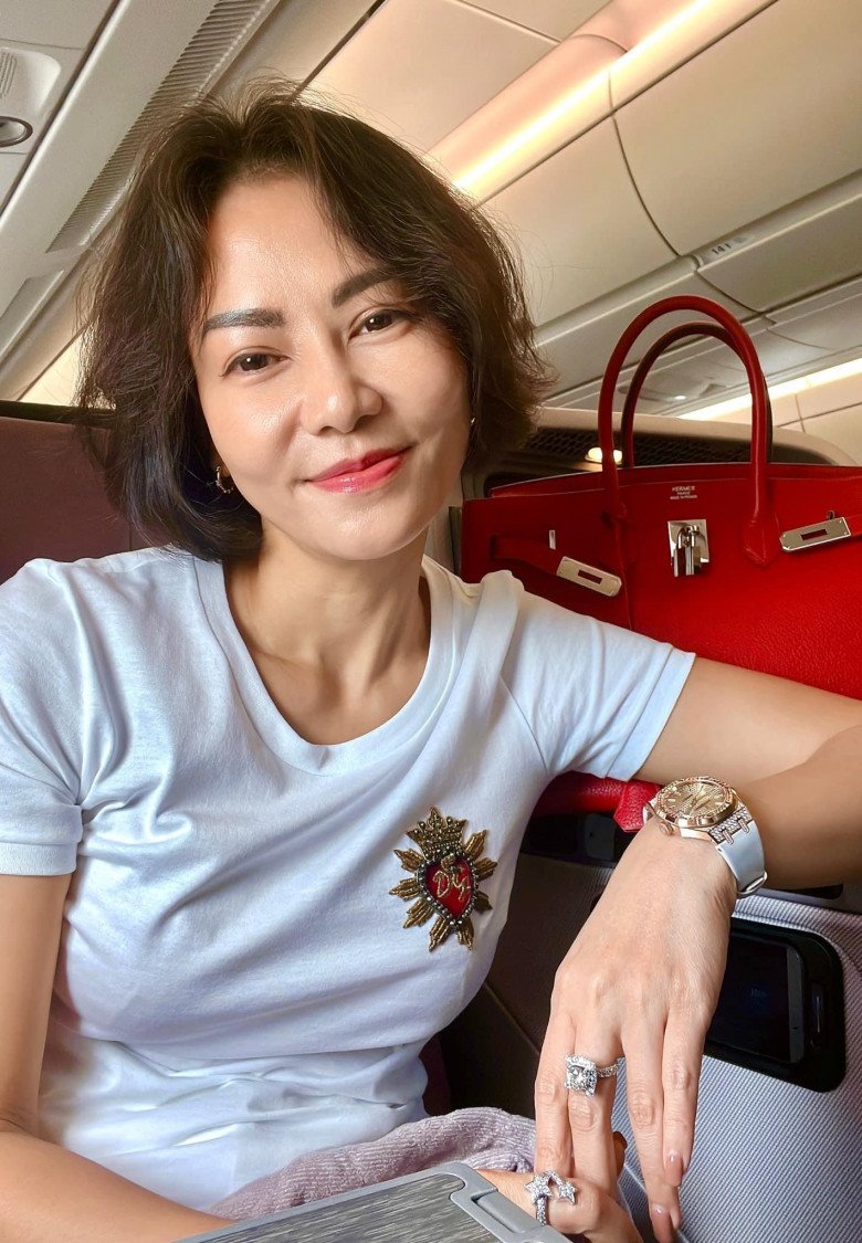 Not Huong Giang or Le Quyen, the queen of Vbiz's Hermes bag just returned home - 1