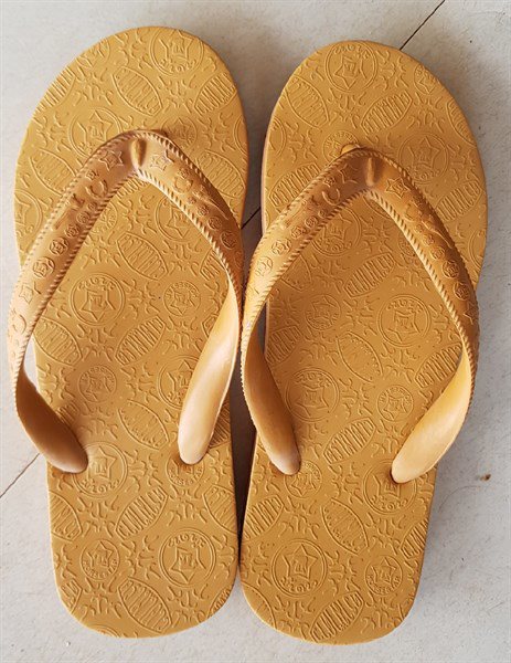 International stars are now fascinated with sandals, we Vietnamese sisters have been using it for a long time!  - first