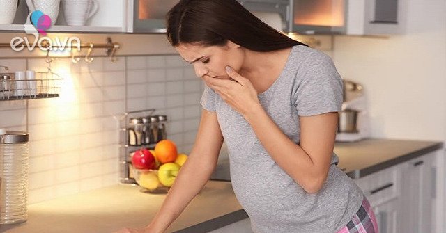 Pregnant women with morning sickness should eat what?