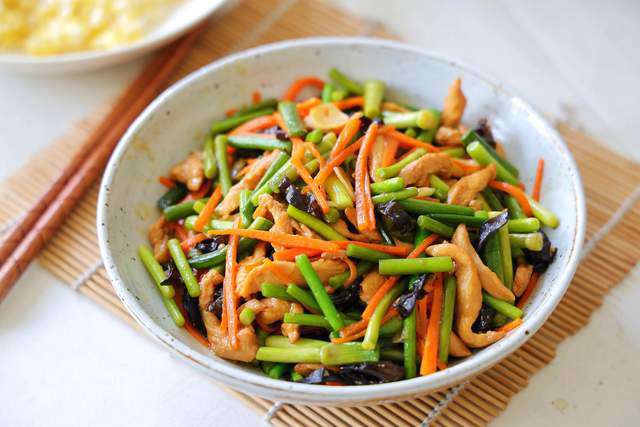 Braised pork is always sick, stir-fry like this, everyone likes to eat 3-4 bowls of rice - 9