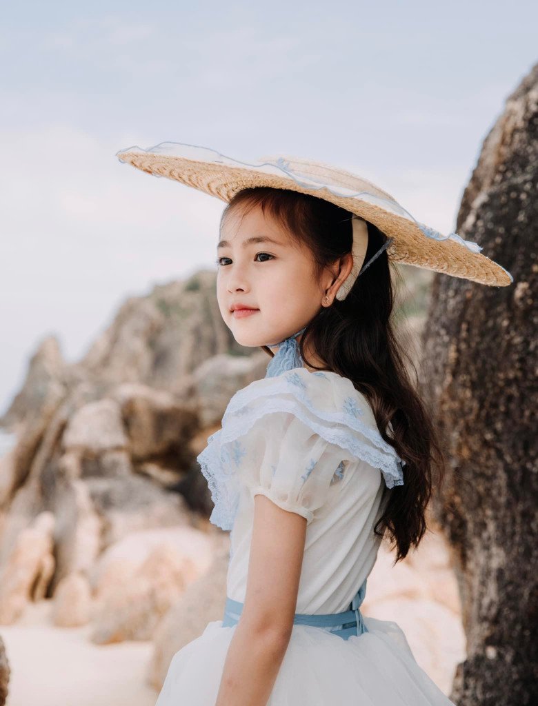 Ha Kieu Anh's 6-year-old daughter competes with Miss Tieu Vy, the angle is equally beautiful - 11