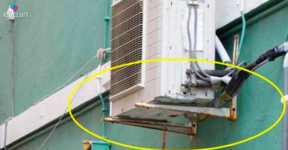 Do not install the outdoor unit of the air conditioner in this position, be careful you have been tricked by the mechanic