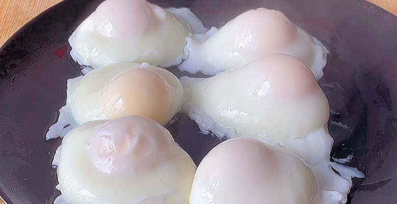 Luộc trứng trần bị sủi bọt, lòng trắng vỡ tan, đầu bếp mách chiêu này quả nào cũng tròn đẹp - 8