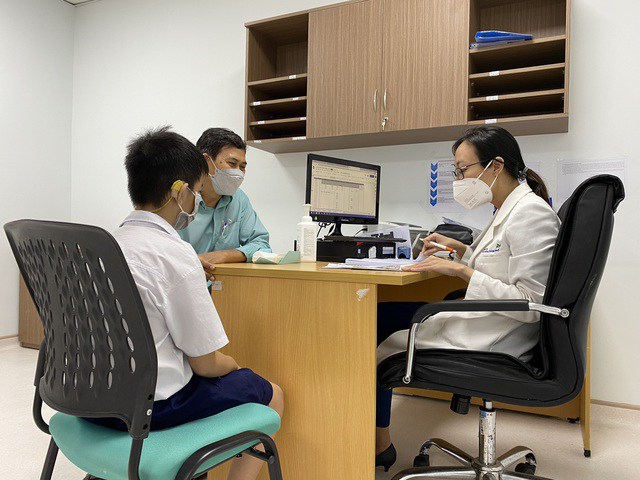 Trẻ được kiểm tra sức khỏe qua nhiều khoa khác nhau từ tổng quát tới chuyên sâu.