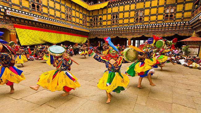 “Thời gian tôi đến Bhutan đúng vào dịp lễ hội Paro Tshechu nổi tiếng, bao gồm những ngày biểu diễn các điệu múa truyền thống dành cho những du khách đến thăm khắp nơi trong trang phục đẹp nhất của họ.
