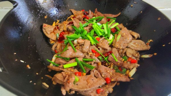 Stir-fry pork liver, don't put it in the pan, add 2 more steps, the liver is extremely soft, the flesh is not fishy - 5