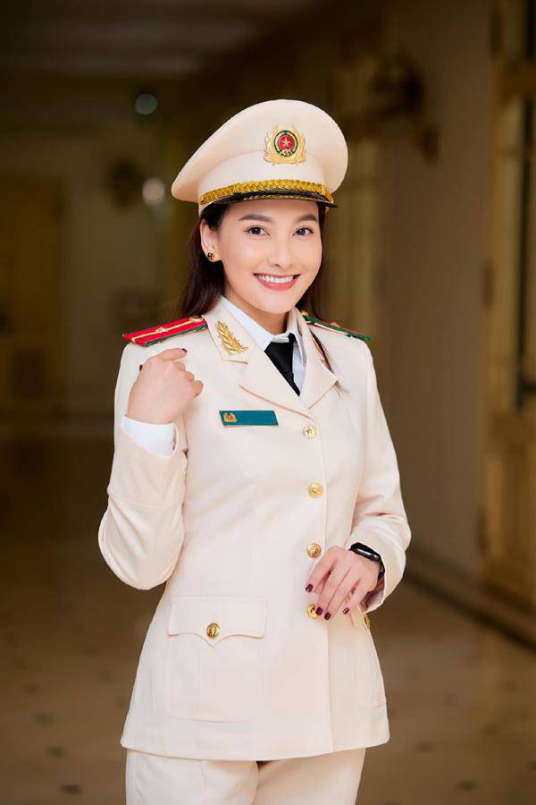 Hiện tại, cô đang công tác tại Nhà hát Công an Nhân dân.