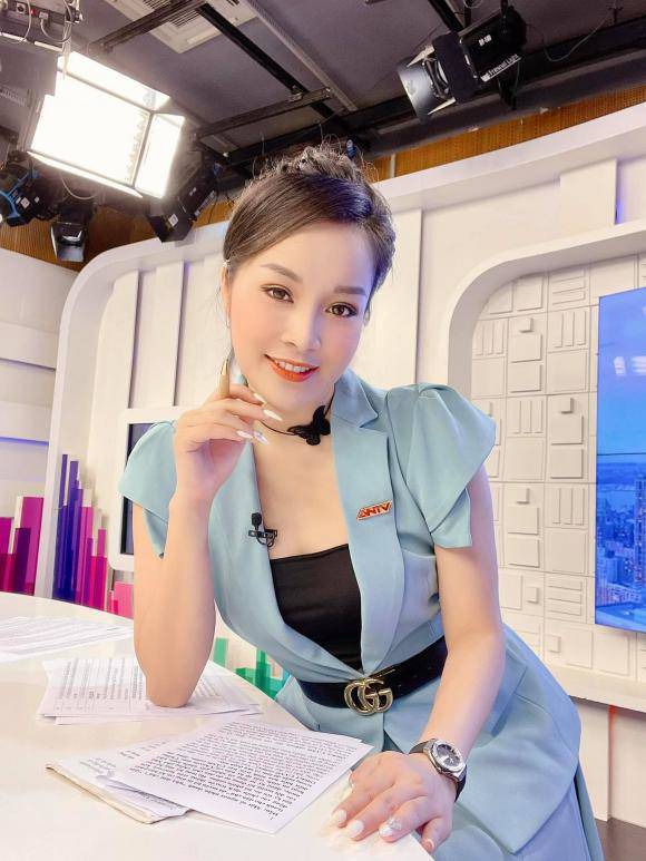 Vang Anh Minh Huong wears sexy and bold clothes that surprise everyone - 2