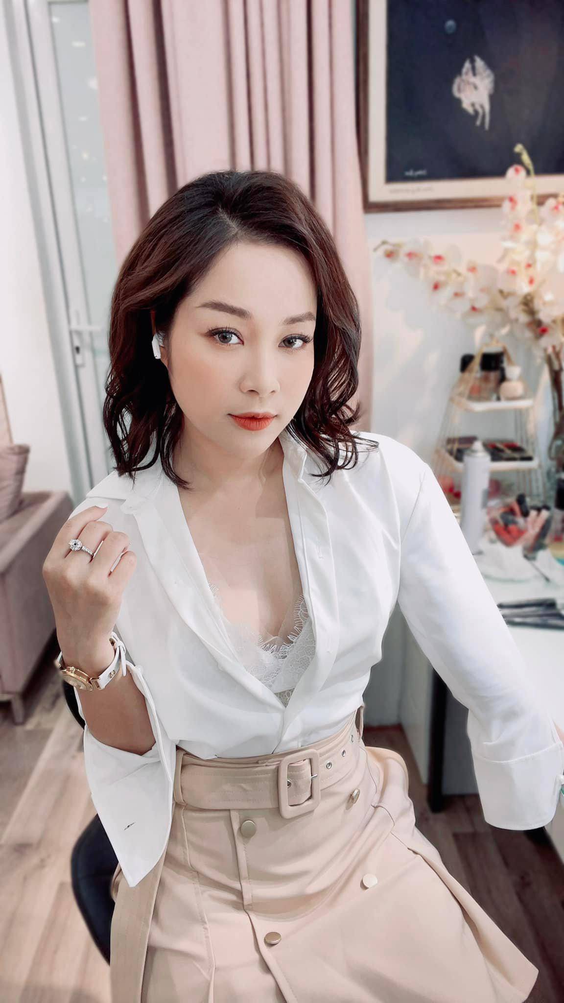 Vang Anh Minh Huong wears sexy and bold clothes that surprise everyone - 11