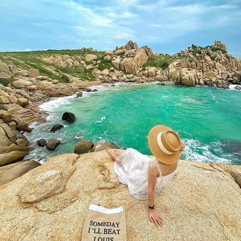 Discovering the island with the clearest water in Vietnam, looking at photos just wants to 