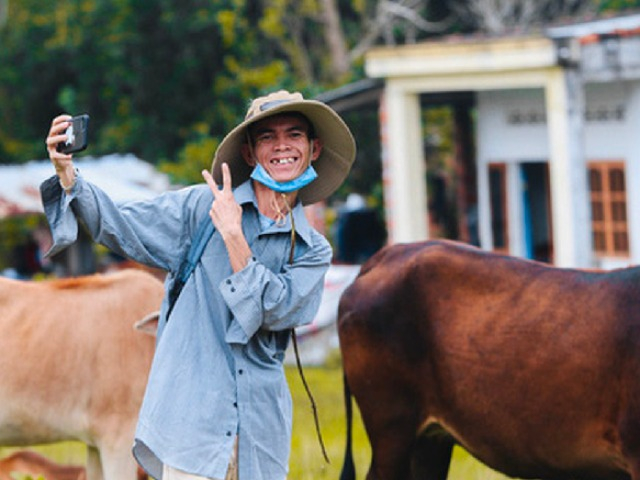 Chàng trai chăn bò VN khiến sao quốc tế phát cuồng: Bất ngờ hé lộ căn nhà sắp hoàn thiện