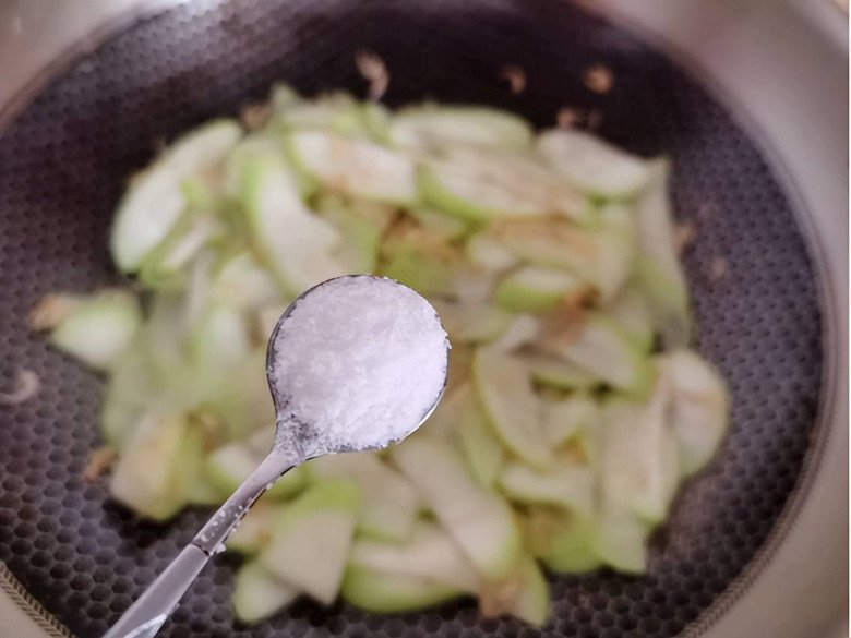 This fried gourd is both quick and cheap, still delicious without meat - 7