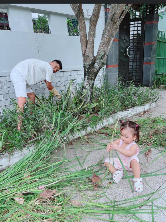 Mac Van Khoa's daughter is chubby and cute, everyone feels sorry for her father's haircut - 9